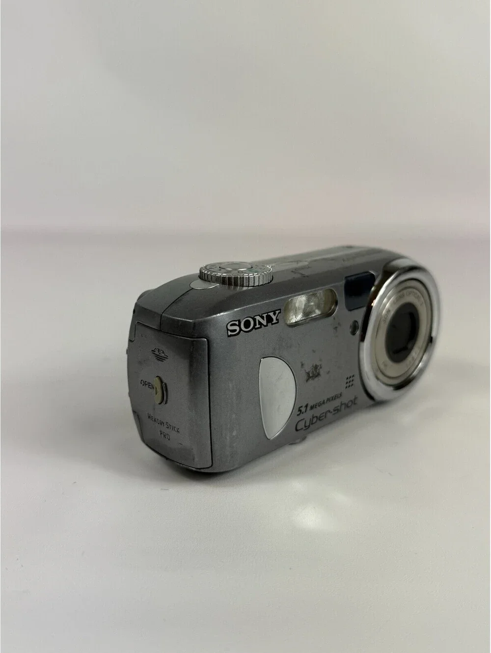 Sony Cyber-shot DSC-P93A 5.1MP Digital Camera Smart Zoom Silver Vintage